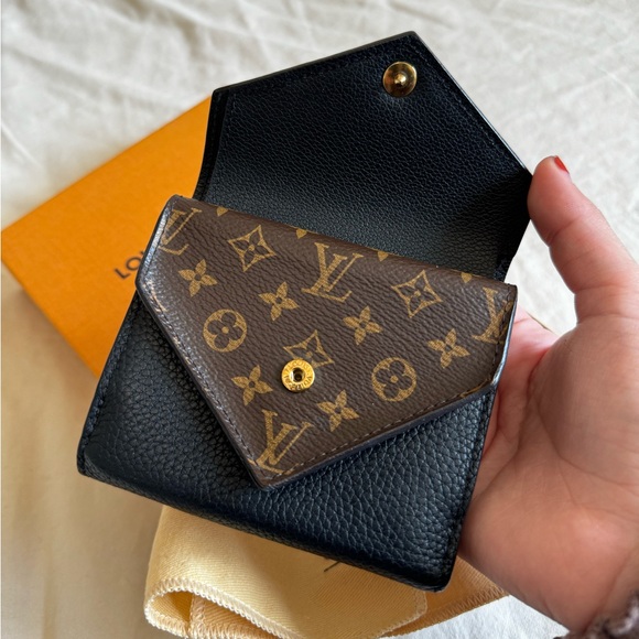 Louis Vuitton Double V Flap Victorine Wallet - Picture 5 of 16